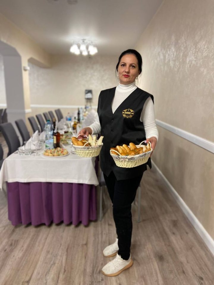 Поминальний обід у залі похоронного бюро «Фенікс», Одеса